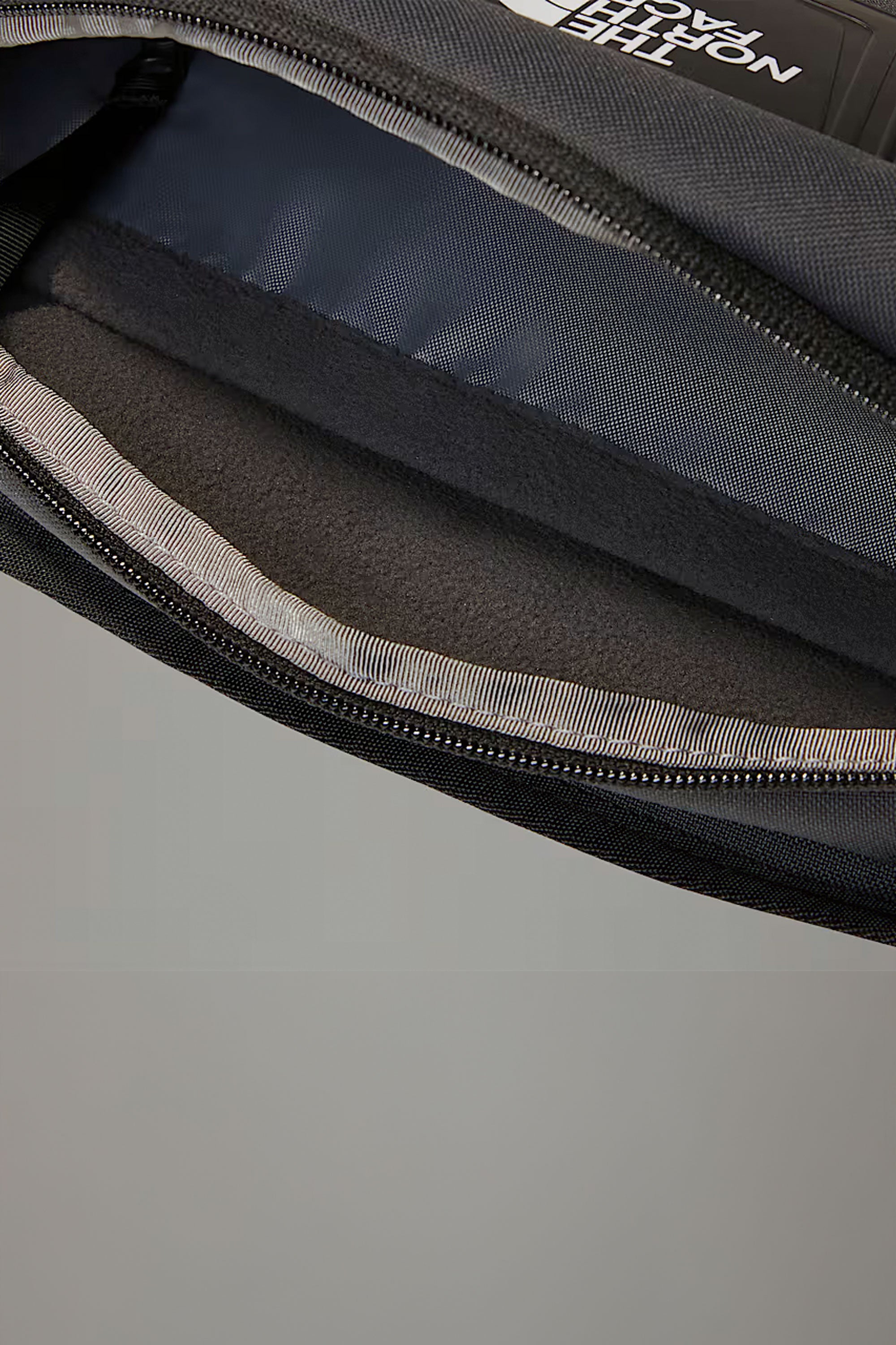 THE NORTH FACE - Y2K HIP PACK - 3L | Shop at PUKAS SURF SHOP