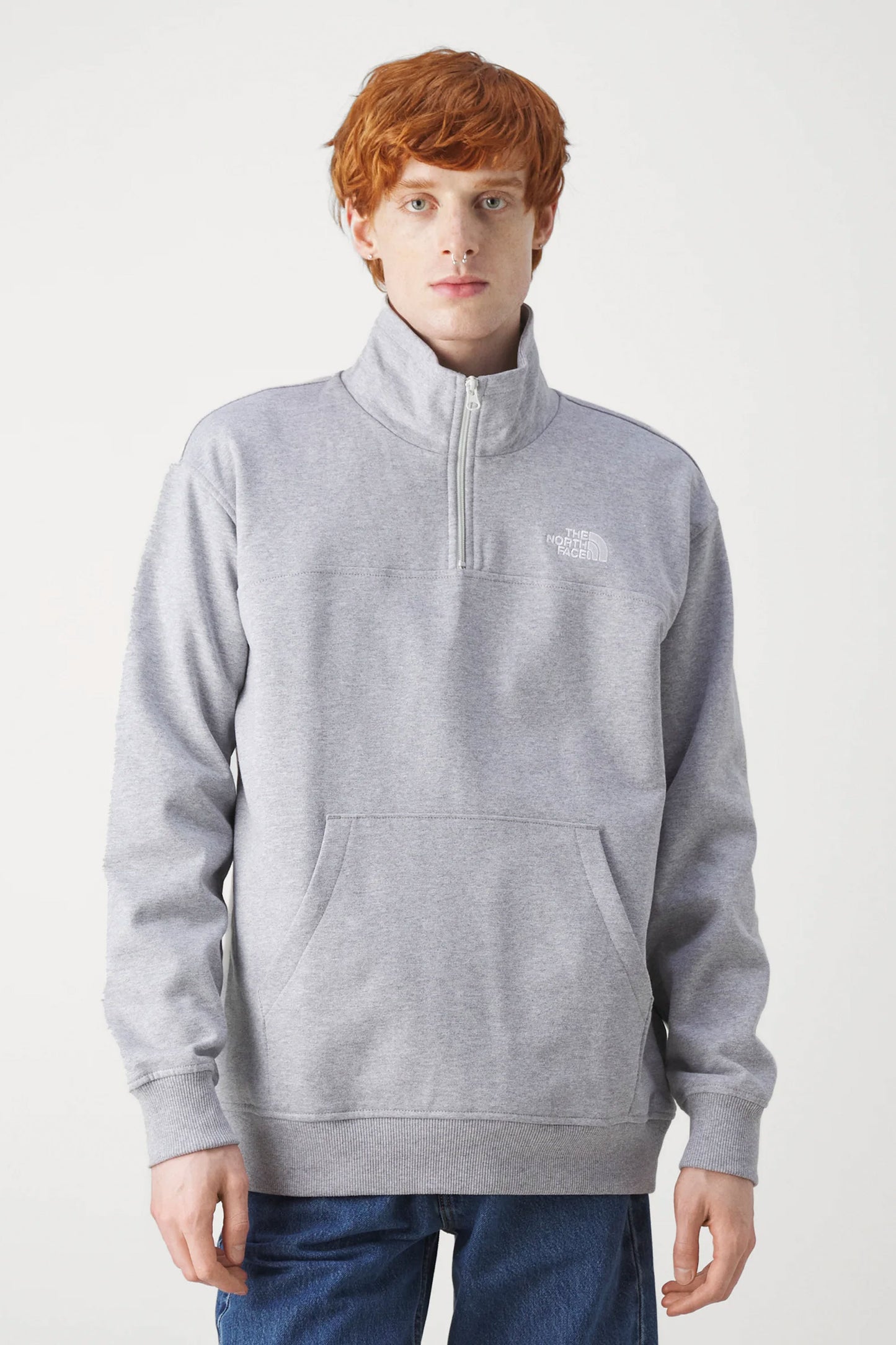 Pukas-Surf-Shop-the-north-face-hoodie-man-essential-crew-light-grey