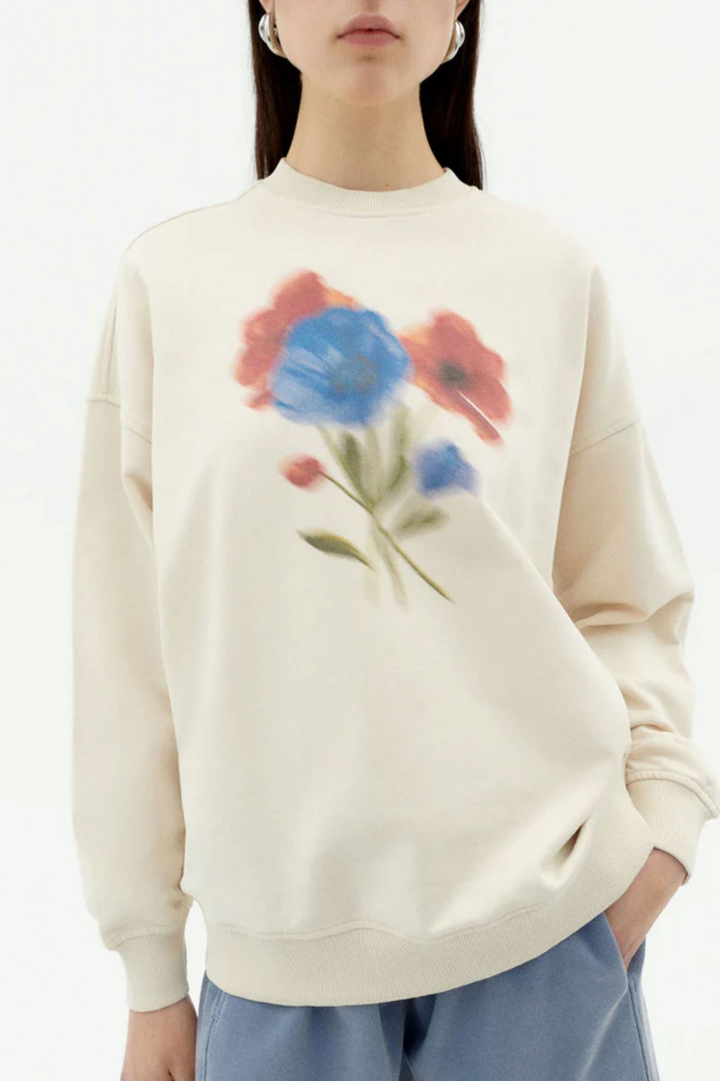 Pukas-Surf-Shop-woman-Sweater-thinking-mu-jjimena-blurry-flowers-white