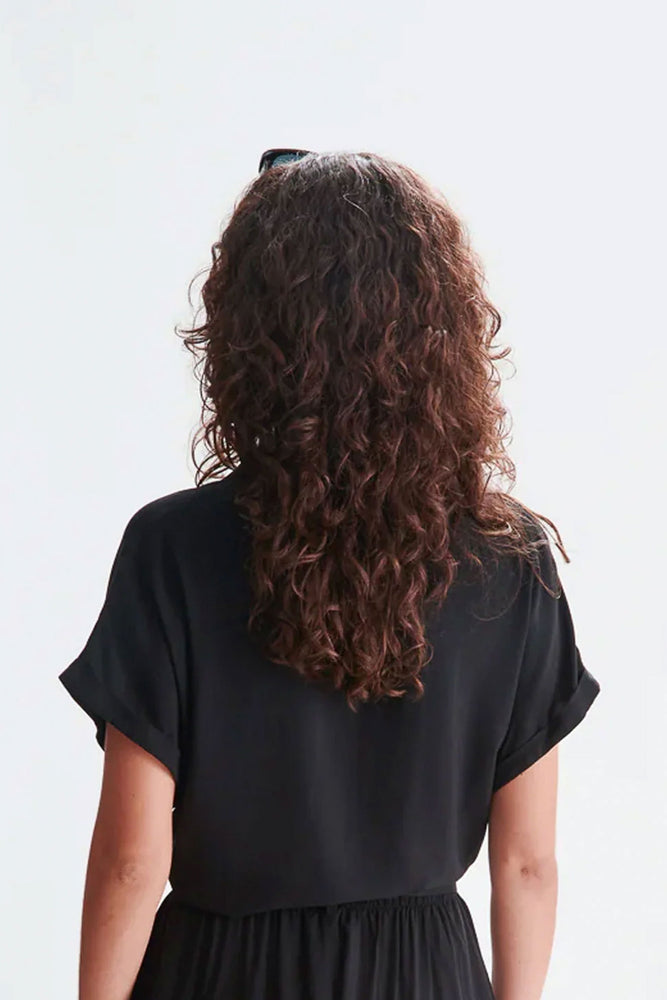 Pukas-Surf-Shop-woman-shirt-24colours-shirt-in-black
