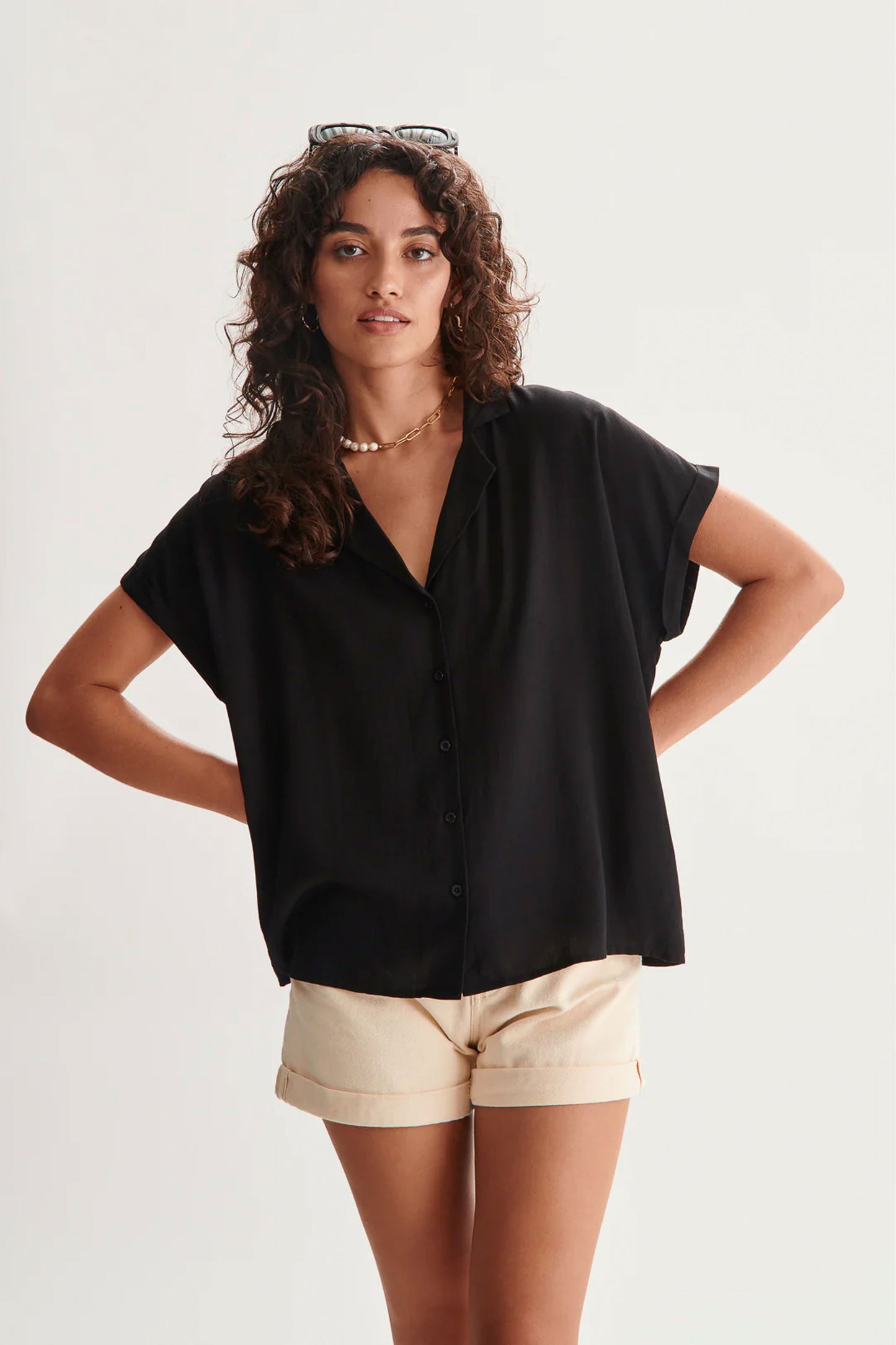 
                  
                    Pukas-Surf-Shop-woman-shirt-24colours-shirt-in-black
                  
                