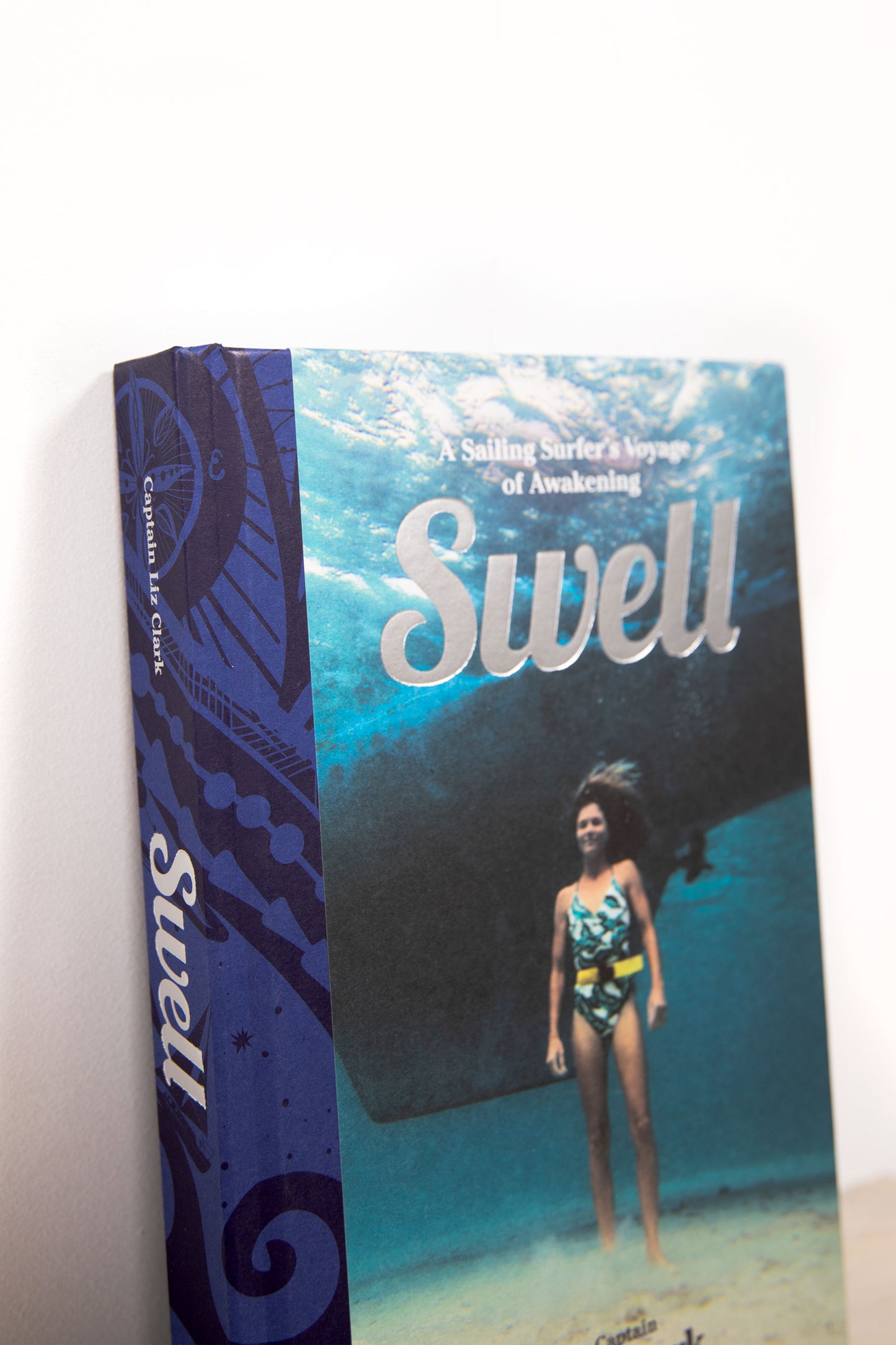
                  
                    Pukas-surf-shop-book-swell
                  
                