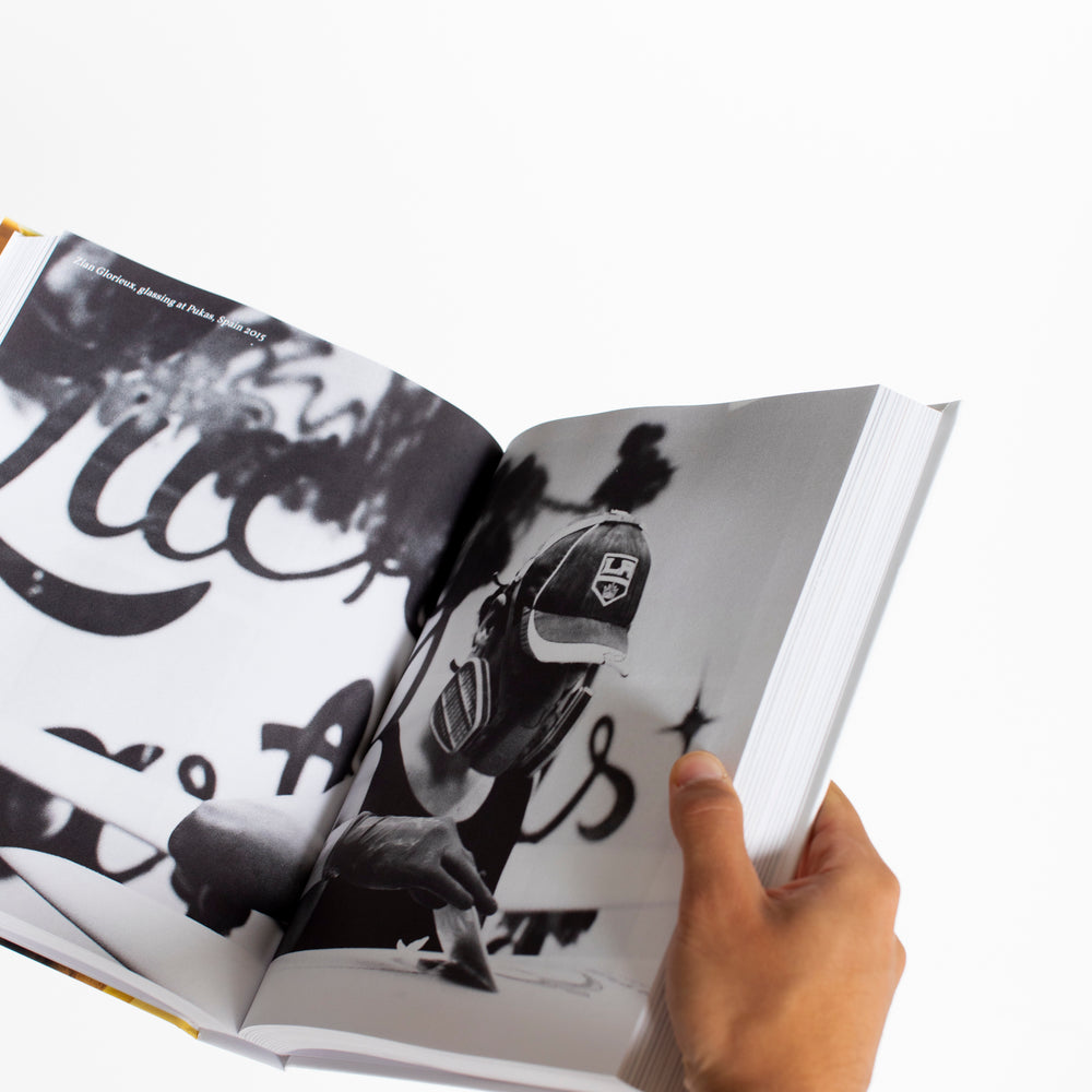 
                      
                        PUKAS-SURF-SHOP-Fantastic-acid-book-4
                      
                    