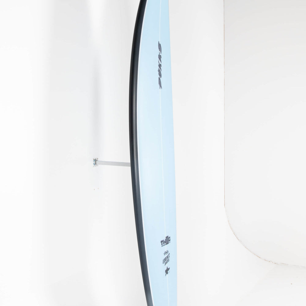 
                      
                        Pukas Surf Shop - Pukas Surfboard - TWIG CHARGER by Axel Lorentz - 8´6” x 20 5/8 x 3 3/8 - 60L  AX04825
                      
                    