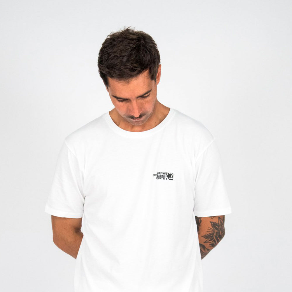 
                      
                        Pukas-Surf-Shop-Surfing-the-basque-country-white-tee-man
                      
                    