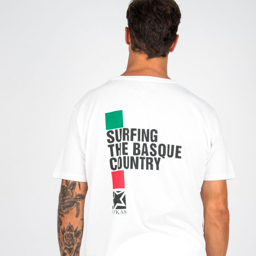 
                      
                        Pukas-Surf-Shop-Surfing-the-basque-country-white-tee-man
                      
                    