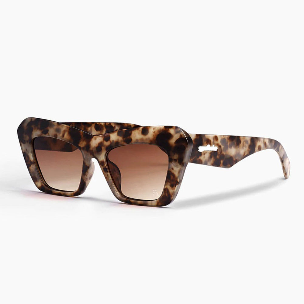 
                      
                            Pukas-Surf-Shop-Szane-Florey
                      
                    