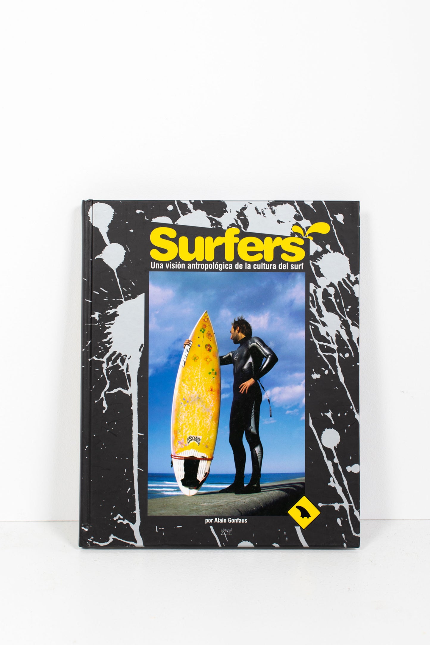 Pukas-Surf-Shop-book-Surfer-por-alain-gonfaus-una-vision-antropologica-de-la-cultura-del-surf